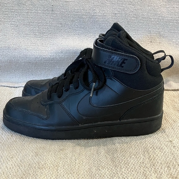 Nike teen size 6Y Black leather  High-Top basketball Sneakers / running shoes - Picture 1 of 16